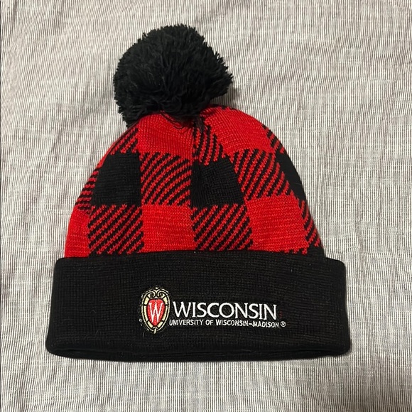 3/$10 🏷️ UW-Madison Red and Black Winter Hat - Picture 1 of 4